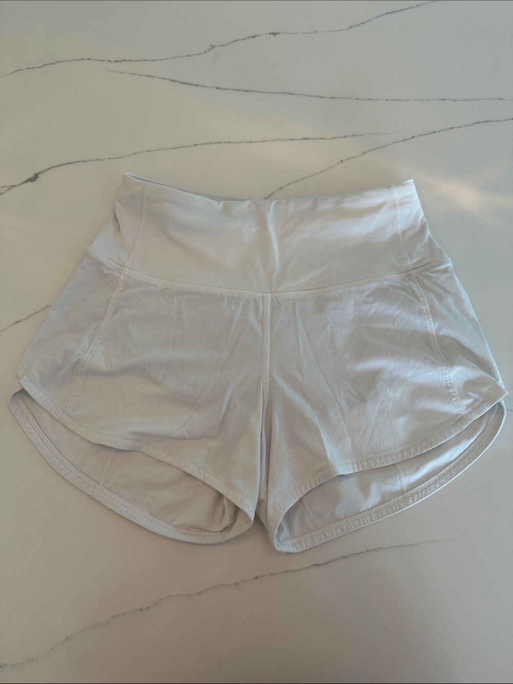 Lululemon Women’s White Speed Up shorts, 2.5 inch